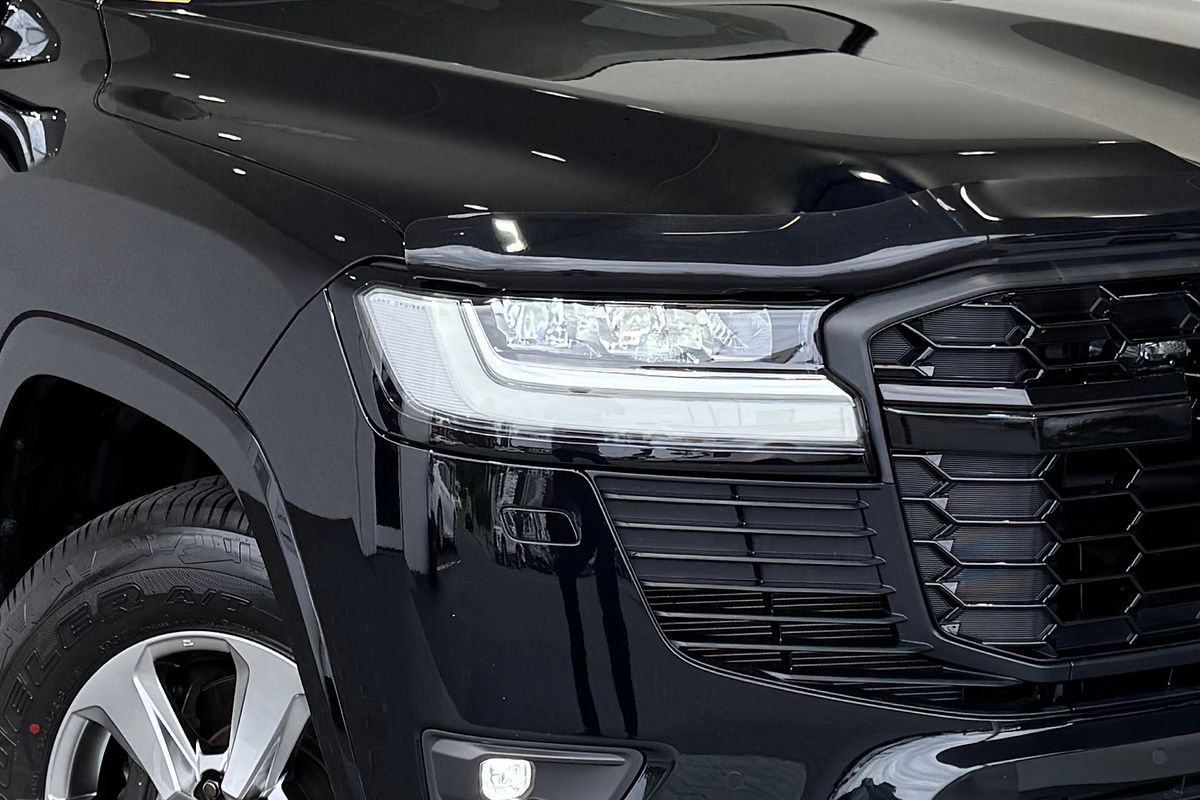 2023 Toyota Landcruiser Sahara FJA300R