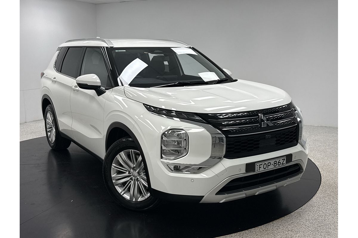 2024 Mitsubishi Outlander LS ZM