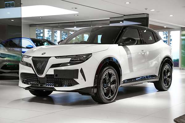 2025 Alfa Romeo Junior Ibrida Series 0