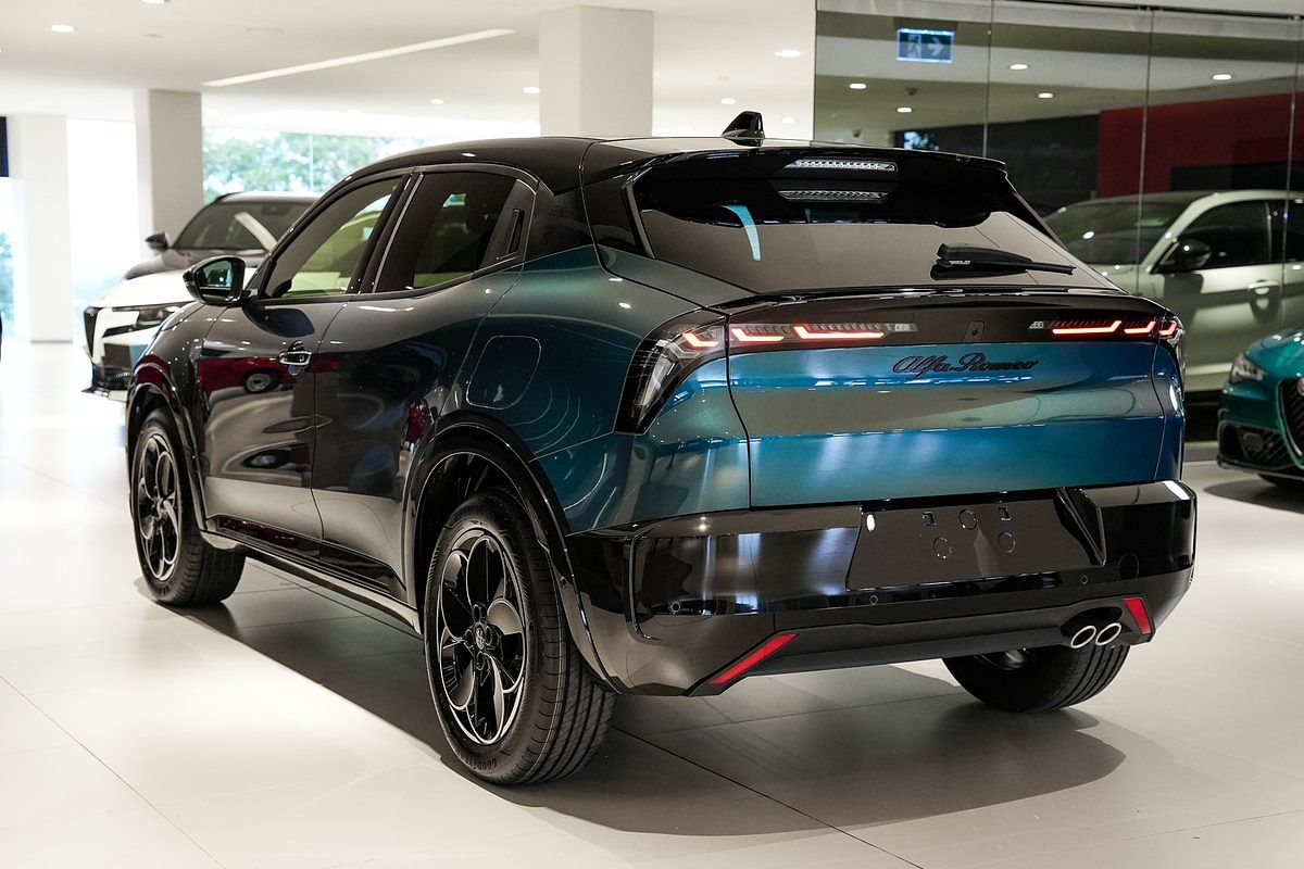 2025 Alfa Romeo Junior Ibrida