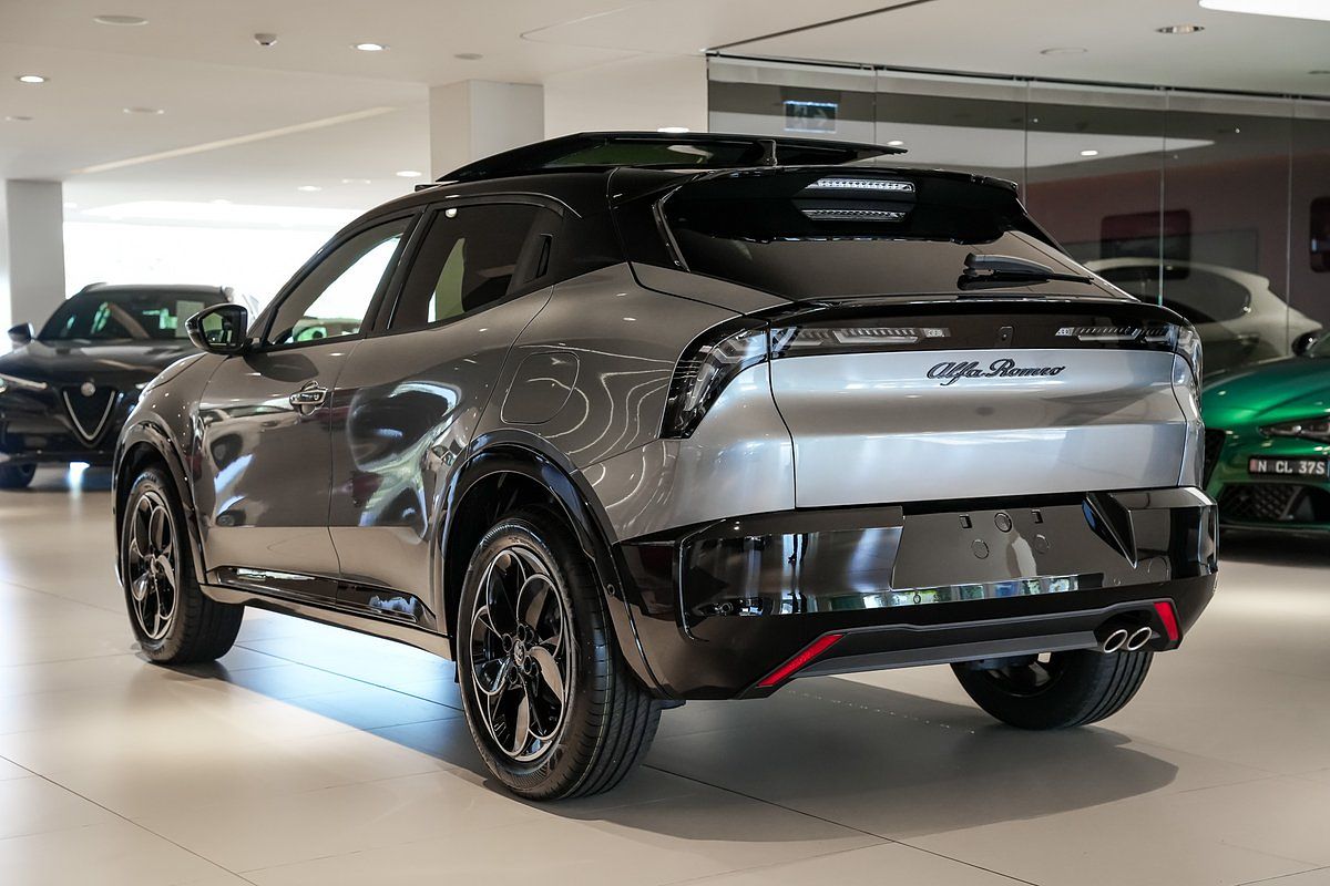 2025 Alfa Romeo Junior Ibrida Series 0