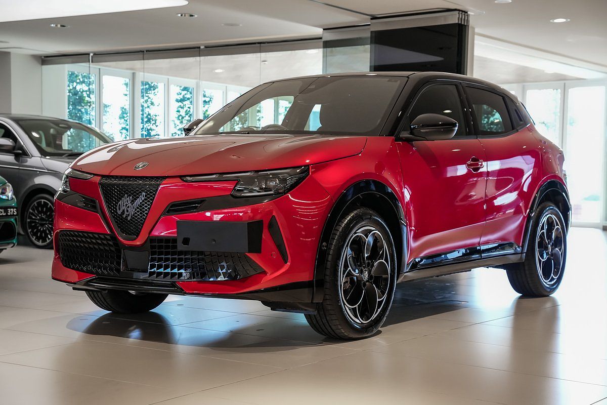 2025 Alfa Romeo Junior Ibrida Series 0