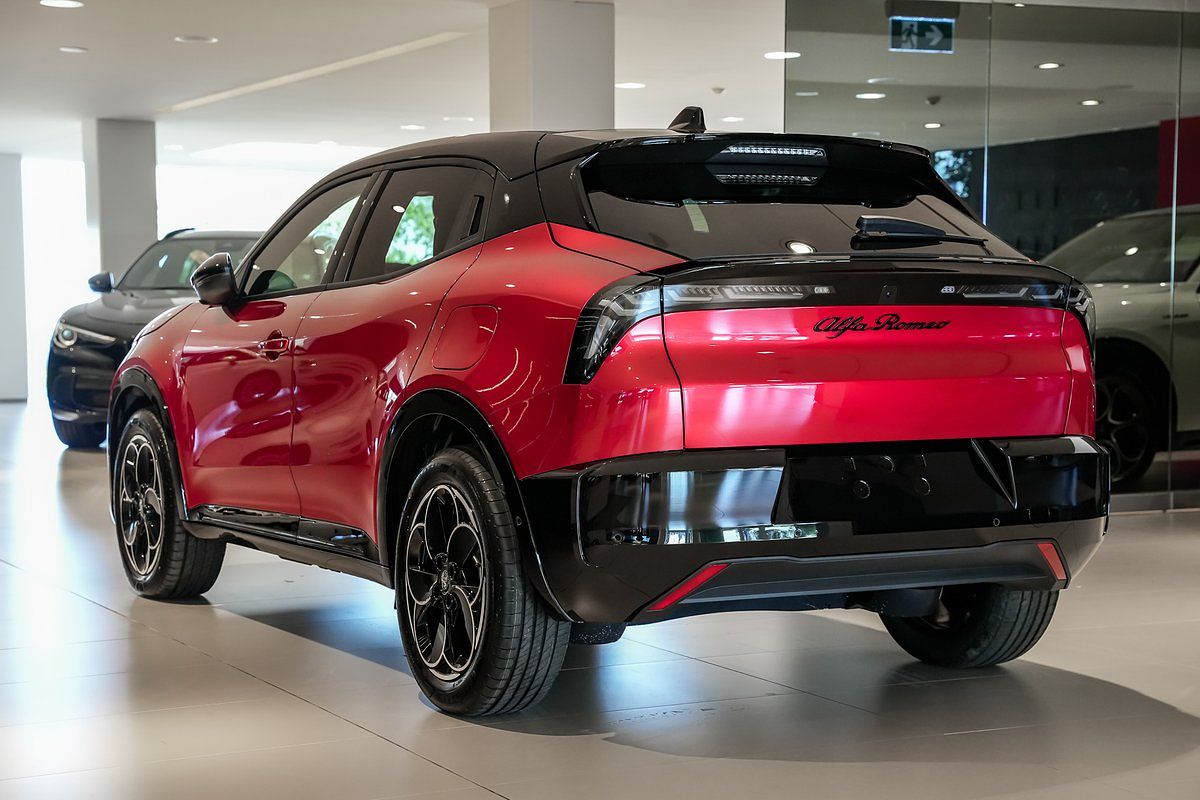 2025 Alfa Romeo Junior Ibrida Series 0