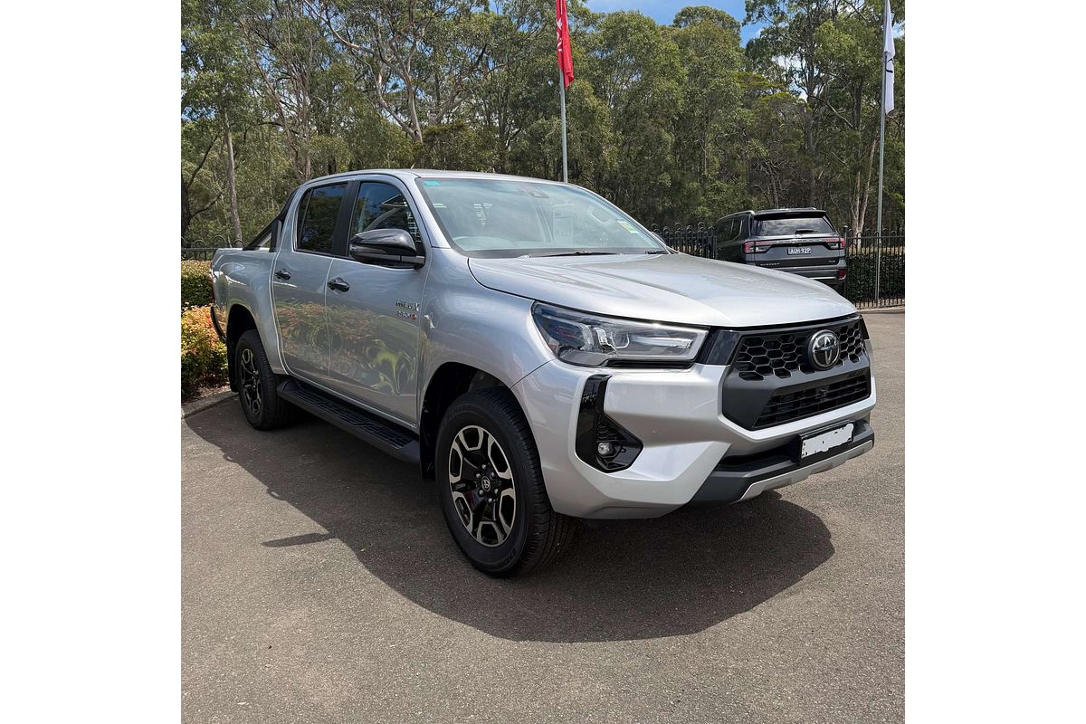 2025 Toyota Hilux SR5 GUN126R 4X4