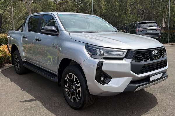 2025 Toyota Hilux SR5 GUN126R 4X4