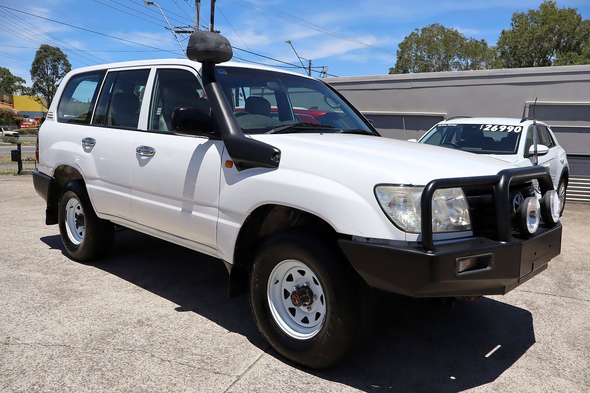 2005 Toyota Landcruiser Standard HZJ105R May05