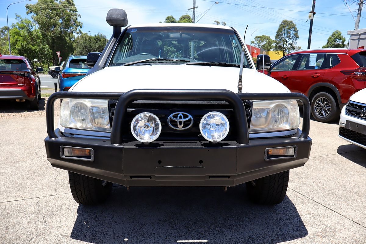 2005 Toyota Landcruiser Standard HZJ105R May05
