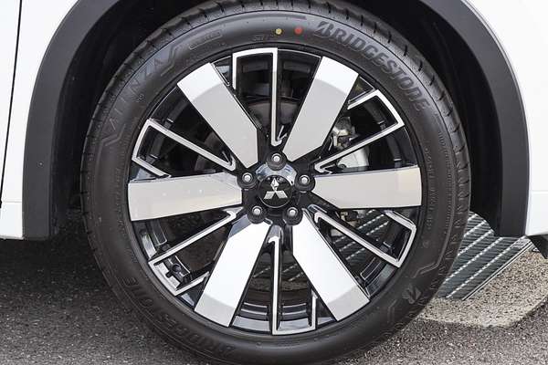 2025 Mitsubishi Outlander Exceed ZM thumb-3