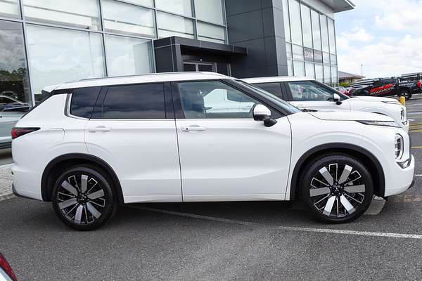 2025 Mitsubishi Outlander Exceed ZM thumb-4