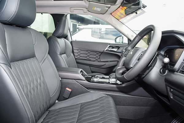 2025 Mitsubishi Outlander Exceed ZM thumb-9