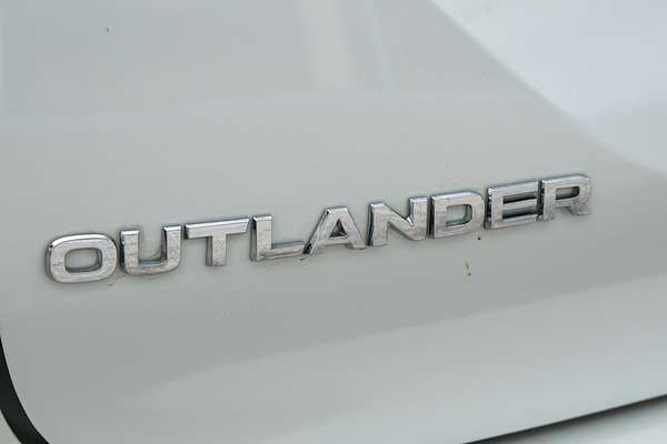 2025 Mitsubishi Outlander Exceed ZM thumb-19