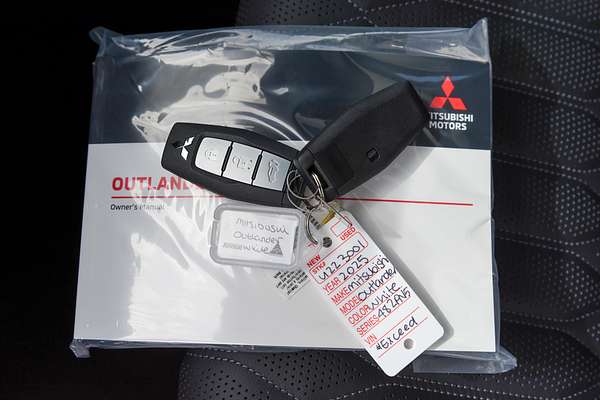 2025 Mitsubishi Outlander Exceed ZM thumb-20