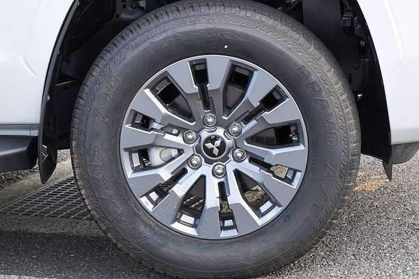2025 Mitsubishi Triton GLS MV 4X4 thumb-3