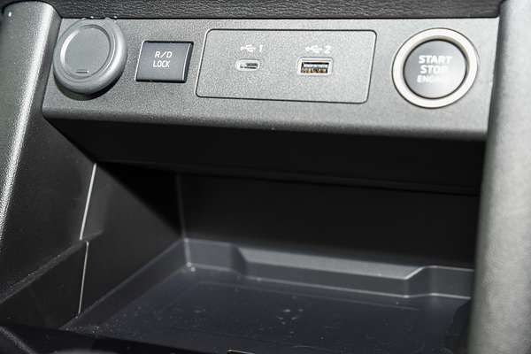 2025 Mitsubishi Triton GLS MV 4X4 thumb-12