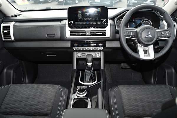 2025 Mitsubishi Triton GLS MV 4X4 thumb-17