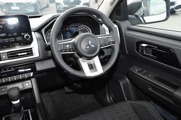 2025 Mitsubishi Triton GLS MV 4X4 thumb-18