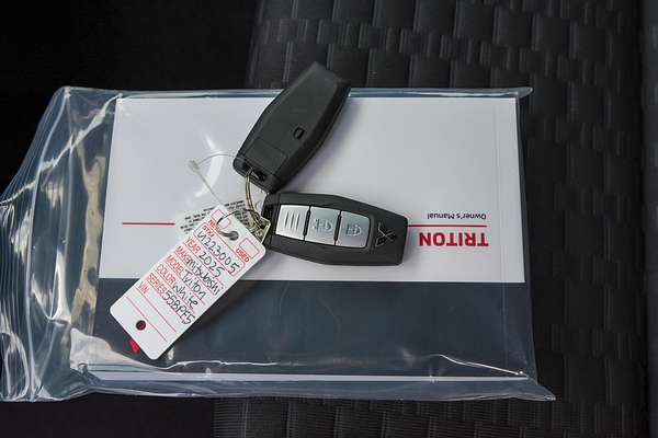 2025 Mitsubishi Triton GLS MV 4X4 thumb-21