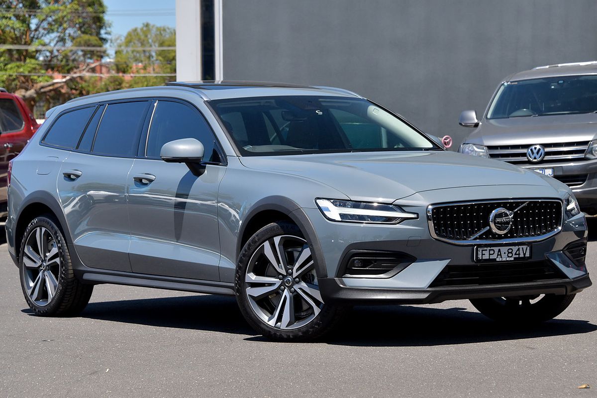 2024 Volvo V60 Cross Country Ultimate B5 Bright