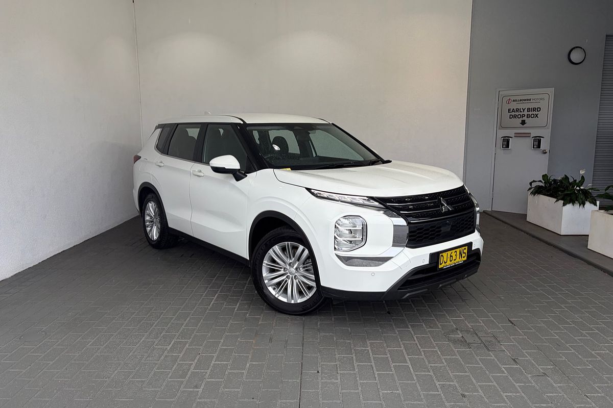 2023 Mitsubishi Outlander ES ZM