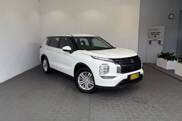 2023 Mitsubishi Outlander ES ZM