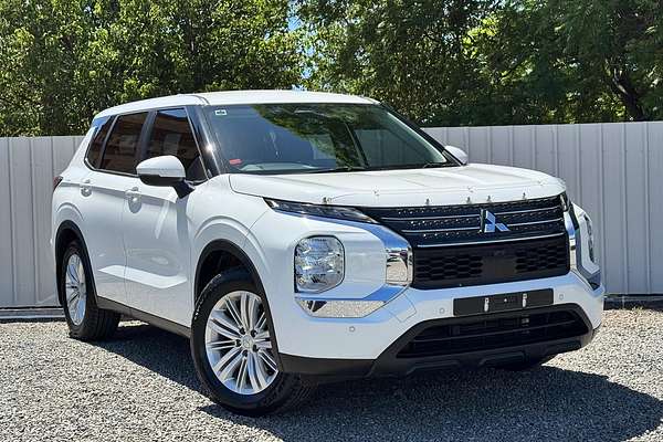 2022 Mitsubishi Outlander ES ZM