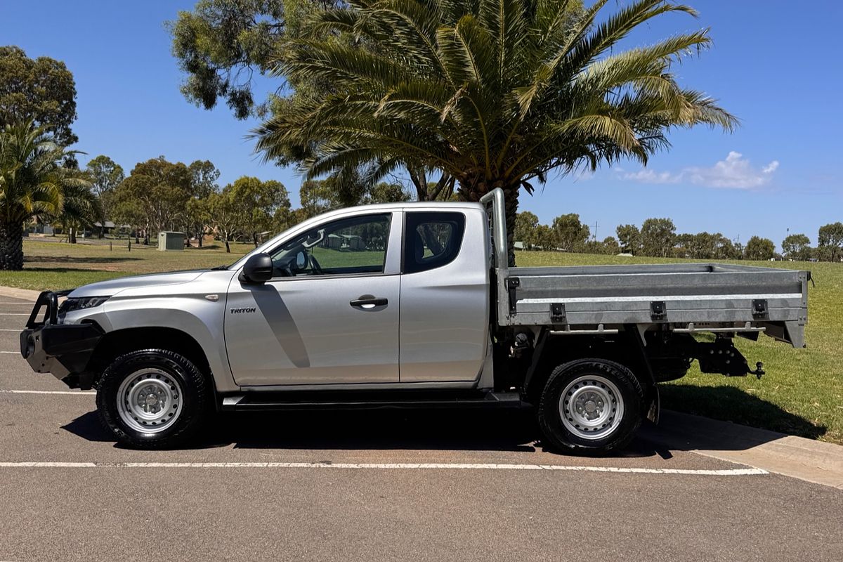 2023 Mitsubishi Triton GLX MR 4X4