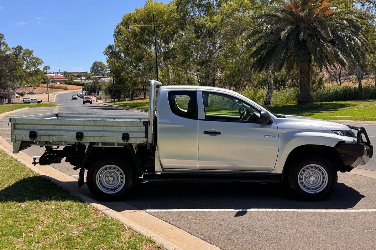 2023 Mitsubishi Triton GLX MR 4X4
