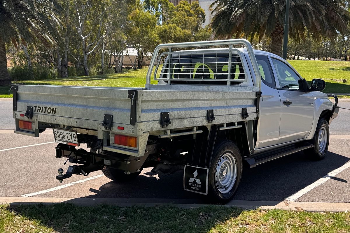 2023 Mitsubishi Triton GLX MR 4X4