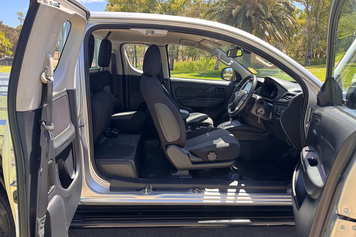 2023 Mitsubishi Triton GLX MR 4X4