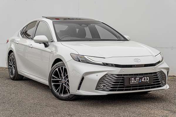 2025 Toyota Camry SL AXVH80R