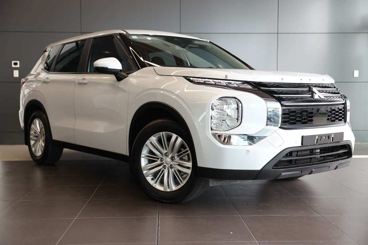 2022 Mitsubishi Outlander ES ZM