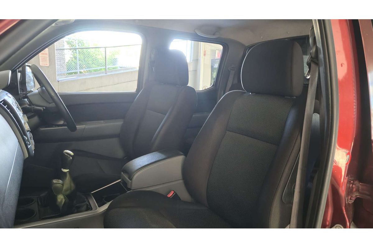 BT-50 09 UPGRADE BOSS B3000 SDX (4x4) 3.0L DT4 DIESEL TURBO F/INJ 5 SP MANUAL DUAL CAB P/UP 