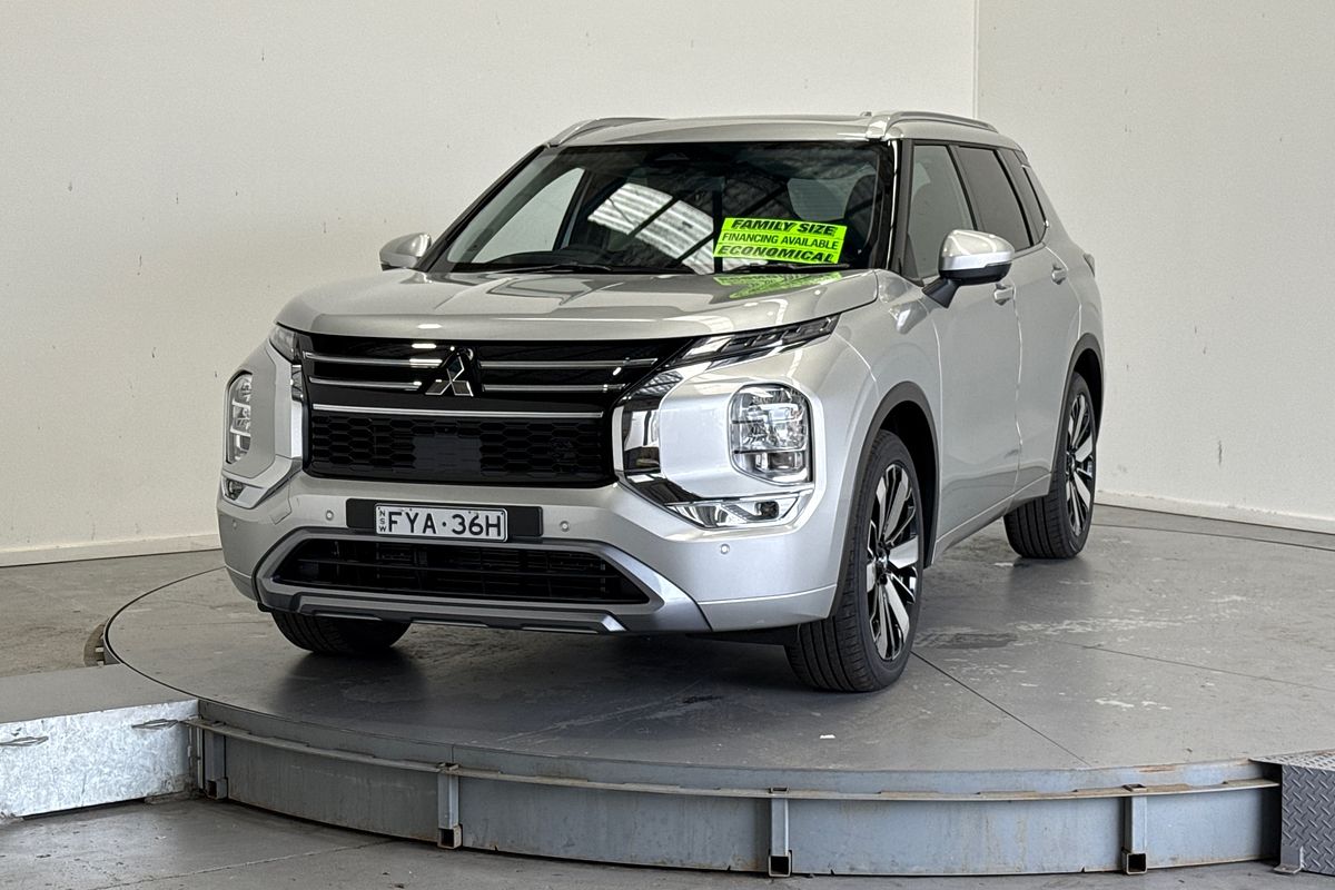 2025 Mitsubishi Outlander Exceed ZM