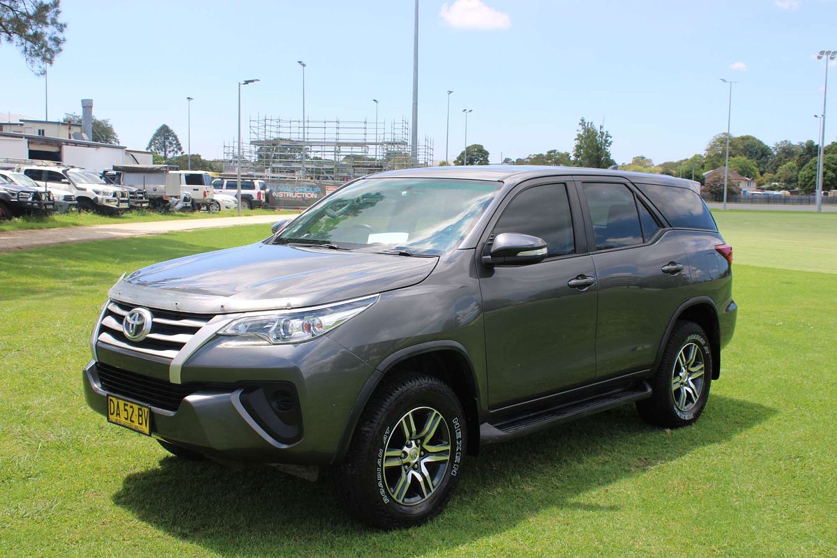 Fortuner GX 2.8L T Diesel Automatic Wagon 1Y17090 001