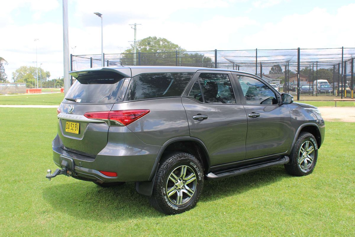 Fortuner GX 2.8L T Diesel Automatic Wagon 1Y17090 001