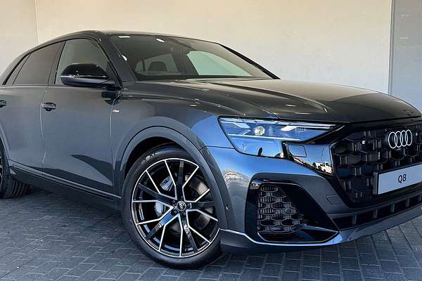 2025 Audi Q8 55 TFSI S line F1