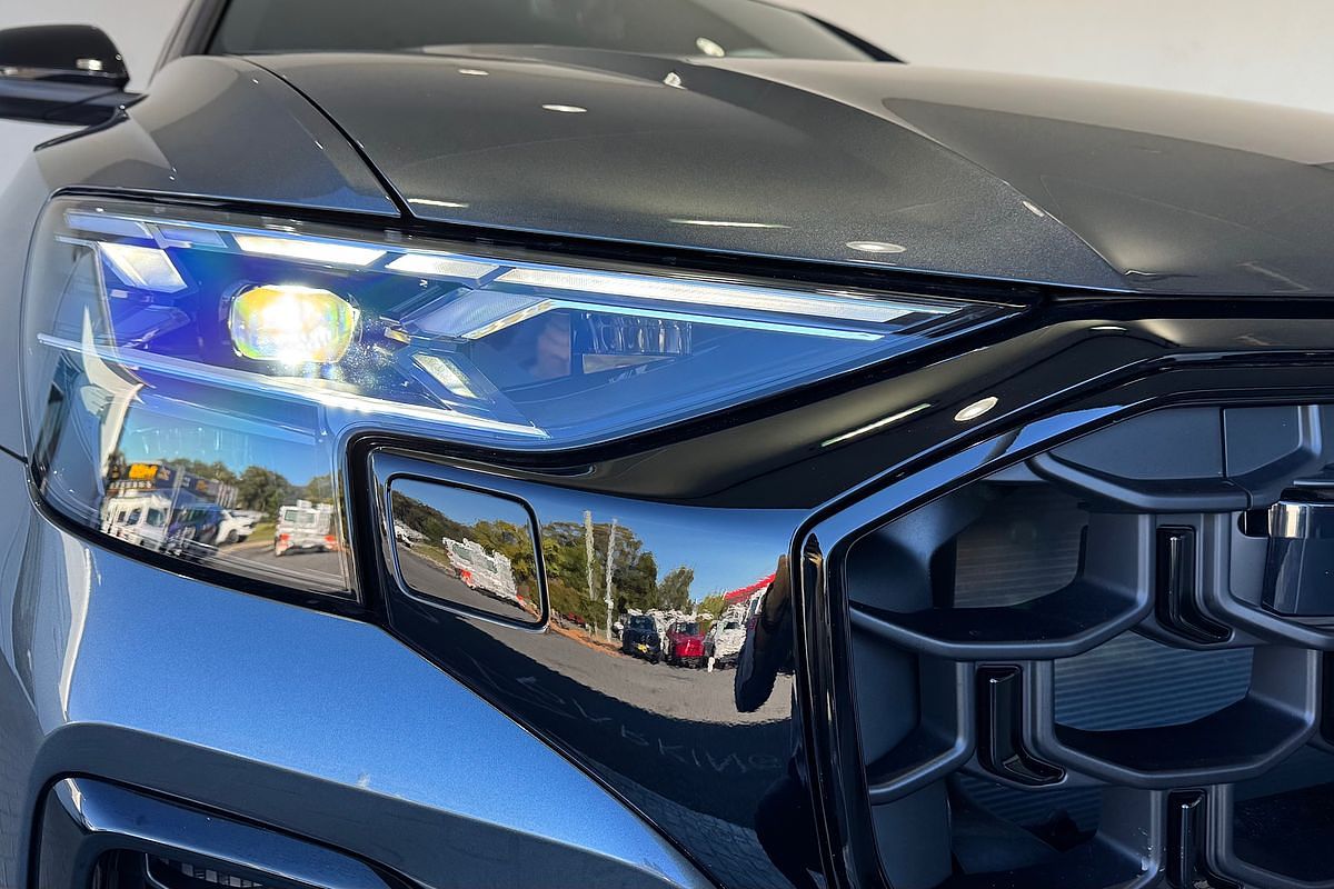 2025 Audi Q8 55 TFSI S line F1