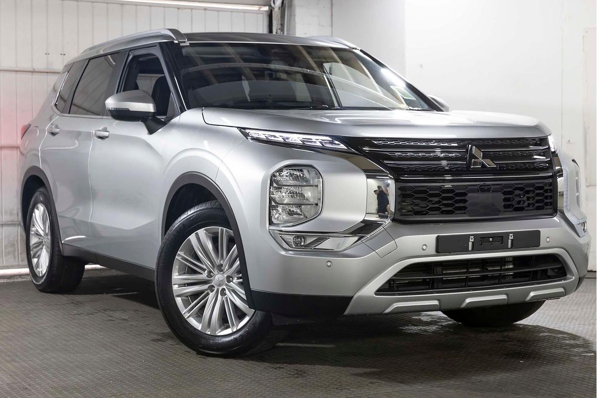 2024 Mitsubishi Outlander LS ZM