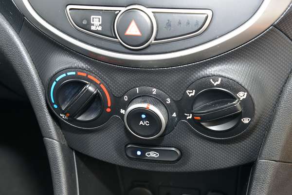 2017 Hyundai Accent Sport RB6 thumb-12