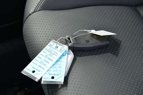 2025 Mitsubishi Triton GLS MV 4X4 thumb-22