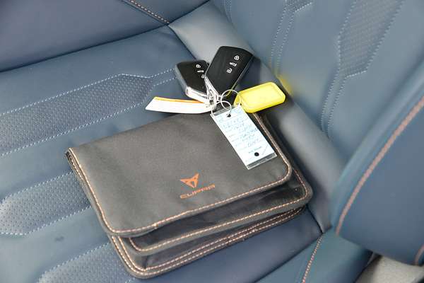 2024 CUPRA Formentor VZx KM thumb-22