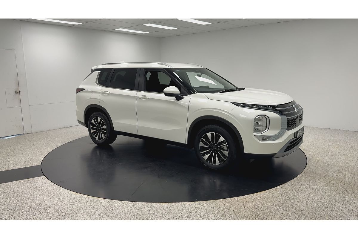 2025 Mitsubishi Outlander LS ZM