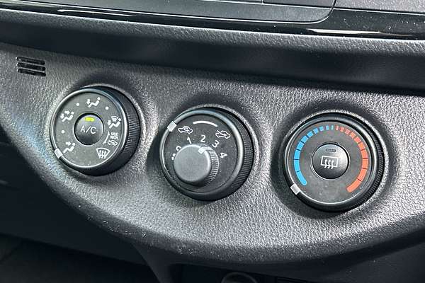 2018 Toyota Yaris Ascent NCP130R thumb-16