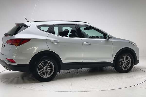 2017 Hyundai Santa Fe Active DM5 Series II thumb-2