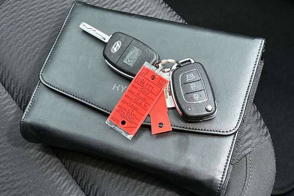 2017 Hyundai Santa Fe Active DM5 Series II thumb-22