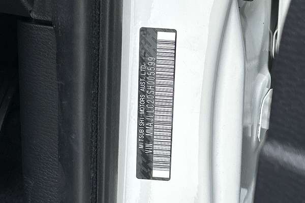 2025 Mitsubishi Triton GLS MV 4X4 thumb-23