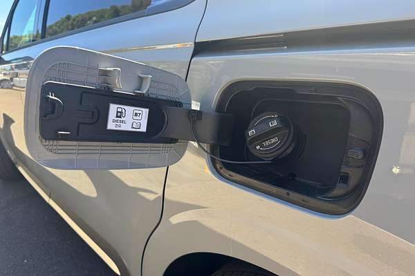 2025 Kia Carnival GT-Line KA4 PE thumb-12