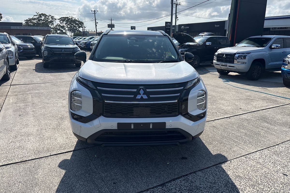 2025 Mitsubishi Outlander LS ZM