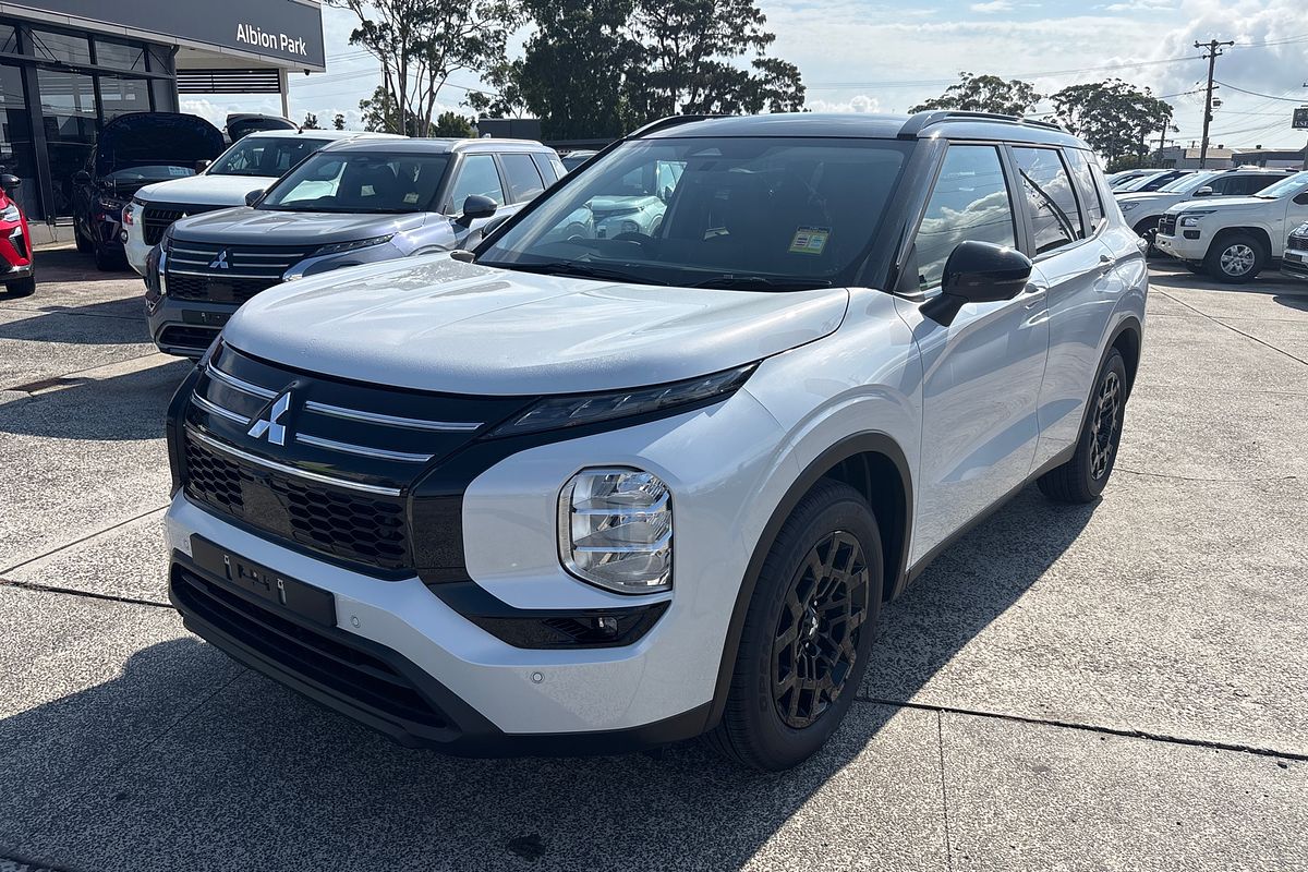 2025 Mitsubishi Outlander LS ZM