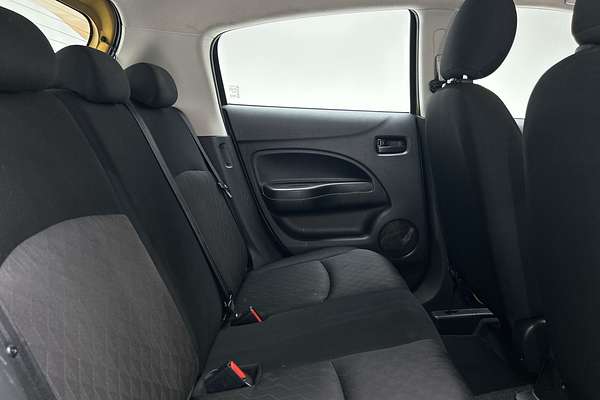 2020 Mitsubishi Mirage ES LB thumb-10